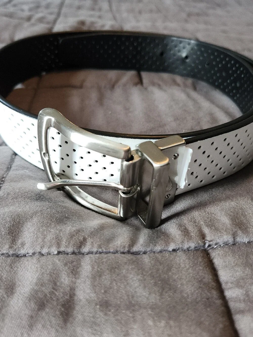 Nike Mens Leather Reversible Black/White Perforated Golf Belt Size 32-33W *READ*